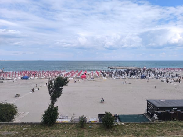 O vineri la mare